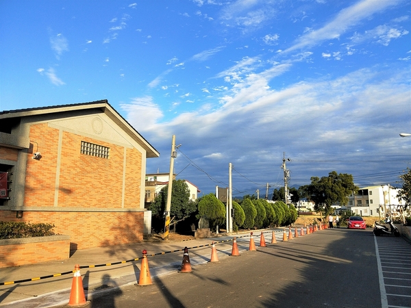 后里舊社天靈宮:【台中后里景點】舊社天靈宮~生動活潑五彩繽紛3D彩繪村,花卉博覽會的主題花現幸福互相呼應