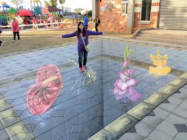 后里舊社天靈宮:【台中后里景點】舊社天靈宮~生動活潑五彩繽紛3D彩繪村,花卉博覽會的主題花現幸福互相呼應