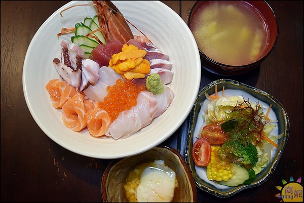 汱匠 居食:台中平價日式定食丼飯白飯湯品吃到飽。汱匠居食。早餐日式烤飯糰午餐吃到飽晚餐平價居酒屋還有球星可追@商妮吃喝遊樂