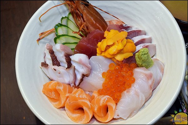 汱匠 居食:台中平價日式定食丼飯白飯湯品吃到飽。汱匠居食。早餐日式烤飯糰午餐吃到飽晚餐平價居酒屋還有球星可追@商妮吃喝遊樂