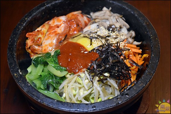 汱匠 居食:台中平價日式定食丼飯白飯湯品吃到飽。汱匠居食。早餐日式烤飯糰午餐吃到飽晚餐平價居酒屋還有球星可追@商妮吃喝遊樂