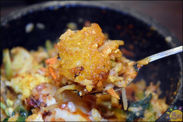 汱匠 居食:台中平價日式定食丼飯白飯湯品吃到飽。汱匠居食。早餐日式烤飯糰午餐吃到飽晚餐平價居酒屋還有球星可追@商妮吃喝遊樂