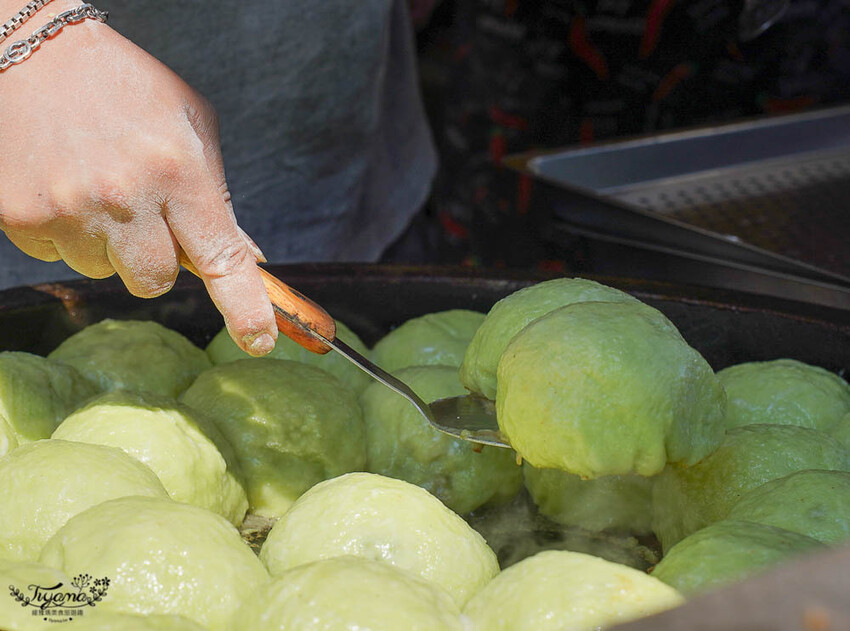 台南生煎包|草包生煎,天然黃配綠生煎包,現包現煎的好美味!!國華友愛新商圈美食 @緹雅瑪 美食旅遊趣