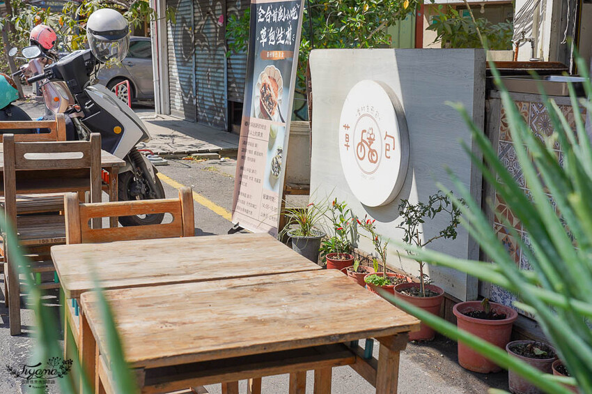 台南生煎包|草包生煎,天然黃配綠生煎包,現包現煎的好美味!!國華友愛新商圈美食 @緹雅瑪 美食旅遊趣