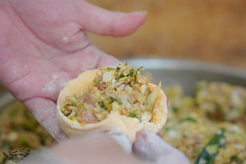 台南生煎包|草包生煎,天然黃配綠生煎包,現包現煎的好美味!!國華友愛新商圈美食 @緹雅瑪 美食旅遊趣