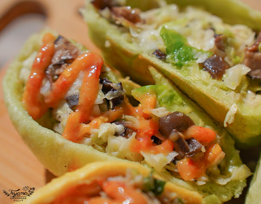 台南生煎包|草包生煎,天然黃配綠生煎包,現包現煎的好美味!!國華友愛新商圈美食 @緹雅瑪 美食旅遊趣