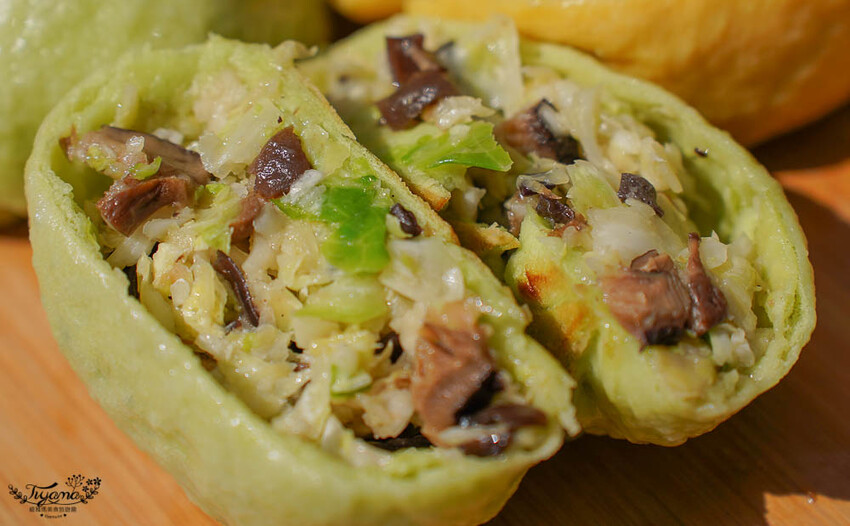 台南生煎包|草包生煎,天然黃配綠生煎包,現包現煎的好美味!!國華友愛新商圈美食 @緹雅瑪 美食旅遊趣