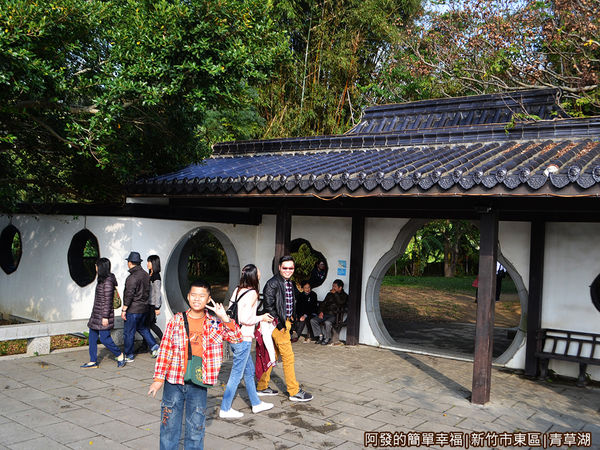 青草湖18-心心相印亭前留影