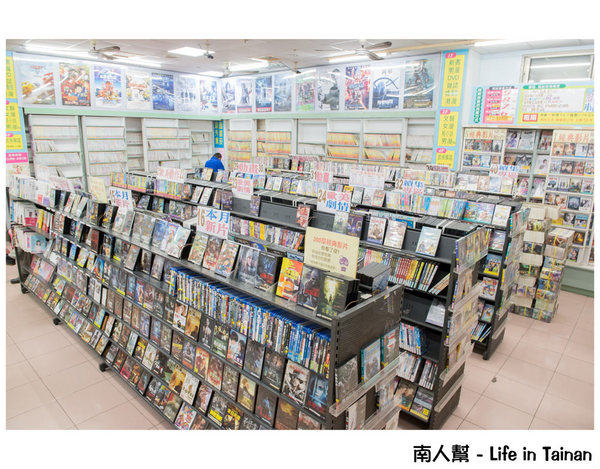 24H台南錦城崇會店:【台南休閒】二輪電影院|懷舊MTV|夜貓獨立包廂12小時只要300元|DVD.漫畫.小說.雜誌免費看到爽~24H台南錦城崇會店