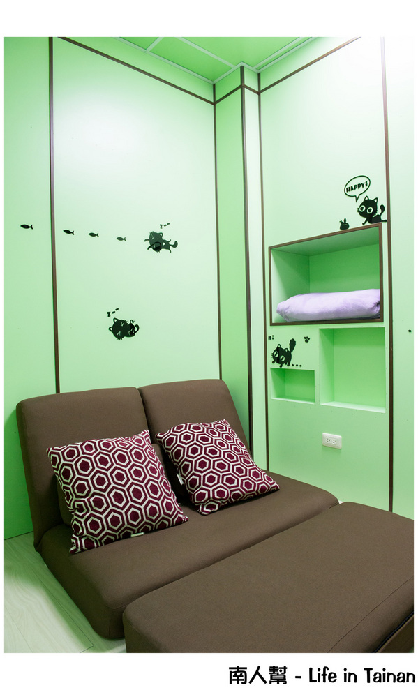 24H台南錦城崇會店:【台南休閒】二輪電影院|懷舊MTV|夜貓獨立包廂12小時只要300元|DVD.漫畫.小說.雜誌免費看到爽~24H台南錦城崇會店