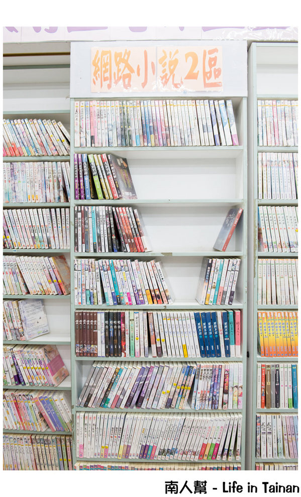 24H台南錦城崇會店:【台南休閒】二輪電影院|懷舊MTV|夜貓獨立包廂12小時只要300元|DVD.漫畫.小說.雜誌免費看到爽~24H台南錦城崇會店