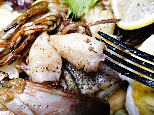 Duchamp Bistro&Cafe：Duchamp  Wine.Bistro.Cafe 杜象餐酒館 隱身在巷弄裡的浪漫異國料理 聖誕節限定-戰斧牛排尬海鮮部隊 視覺味覺雙享受！