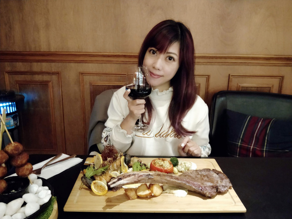 Duchamp Bistro&Cafe：Duchamp  Wine.Bistro.Cafe 杜象餐酒館 隱身在巷弄裡的浪漫異國料理 聖誕節限定-戰斧牛排尬海鮮部隊 視覺味覺雙享受！