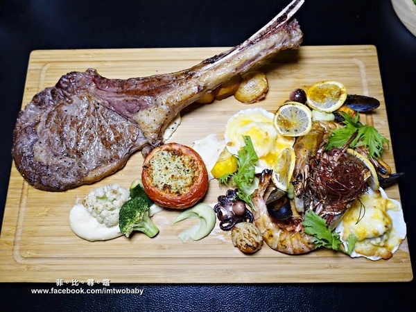 Duchamp Bistro&Cafe：Duchamp  Wine.Bistro.Cafe 杜象餐酒館 隱身在巷弄裡的浪漫異國料理 聖誕節限定-戰斧牛排尬海鮮部隊 視覺味覺雙享受！