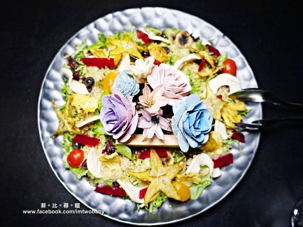 Duchamp Bistro&Cafe：Duchamp  Wine.Bistro.Cafe 杜象餐酒館 隱身在巷弄裡的浪漫異國料理 聖誕節限定-戰斧牛排尬海鮮部隊 視覺味覺雙享受！