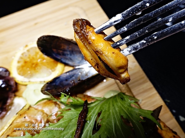 Duchamp Bistro&Cafe：Duchamp  Wine.Bistro.Cafe 杜象餐酒館 隱身在巷弄裡的浪漫異國料理 聖誕節限定-戰斧牛排尬海鮮部隊 視覺味覺雙享受！