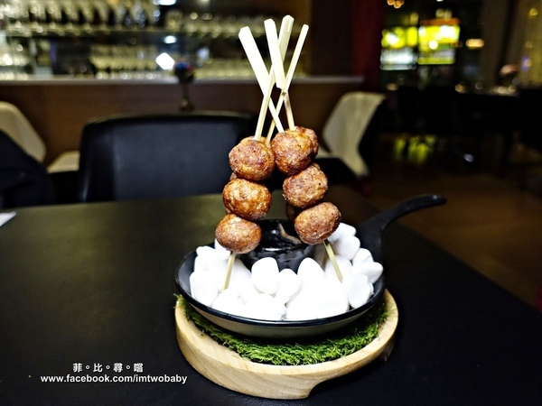 Duchamp Bistro&Cafe：Duchamp  Wine.Bistro.Cafe 杜象餐酒館 隱身在巷弄裡的浪漫異國料理 聖誕節限定-戰斧牛排尬海鮮部隊 視覺味覺雙享受！