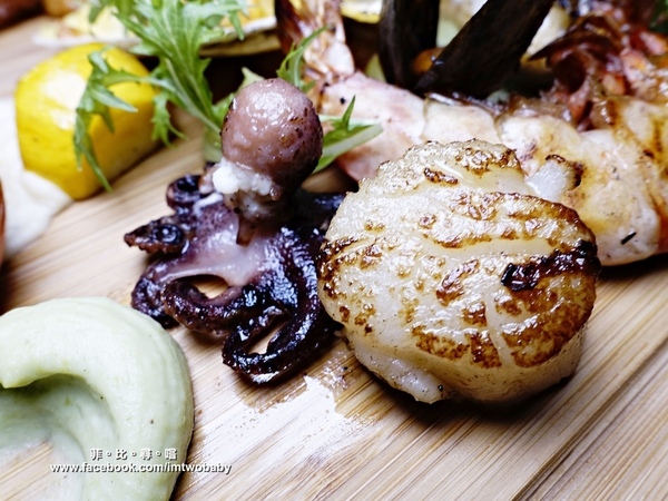 Duchamp Bistro&Cafe：Duchamp  Wine.Bistro.Cafe 杜象餐酒館 隱身在巷弄裡的浪漫異國料理 聖誕節限定-戰斧牛排尬海鮮部隊 視覺味覺雙享受！