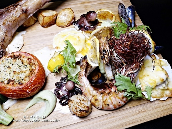 Duchamp Bistro&Cafe：Duchamp  Wine.Bistro.Cafe 杜象餐酒館 隱身在巷弄裡的浪漫異國料理 聖誕節限定-戰斧牛排尬海鮮部隊 視覺味覺雙享受！