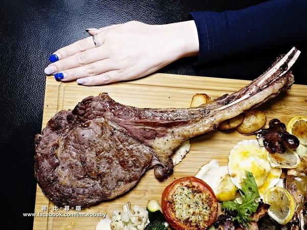 Duchamp Bistro&Cafe：Duchamp  Wine.Bistro.Cafe 杜象餐酒館 隱身在巷弄裡的浪漫異國料理 聖誕節限定-戰斧牛排尬海鮮部隊 視覺味覺雙享受！