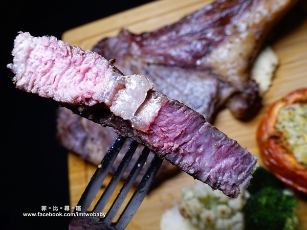 Duchamp Bistro&Cafe：Duchamp  Wine.Bistro.Cafe 杜象餐酒館 隱身在巷弄裡的浪漫異國料理 聖誕節限定-戰斧牛排尬海鮮部隊 視覺味覺雙享受！