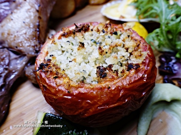 Duchamp Bistro&Cafe：Duchamp  Wine.Bistro.Cafe 杜象餐酒館 隱身在巷弄裡的浪漫異國料理 聖誕節限定-戰斧牛排尬海鮮部隊 視覺味覺雙享受！