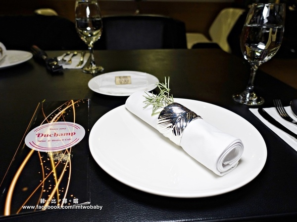 Duchamp Bistro&Cafe：Duchamp  Wine.Bistro.Cafe 杜象餐酒館 隱身在巷弄裡的浪漫異國料理 聖誕節限定-戰斧牛排尬海鮮部隊 視覺味覺雙享受！