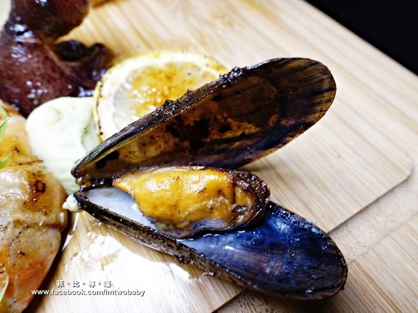 Duchamp Bistro&Cafe：Duchamp  Wine.Bistro.Cafe 杜象餐酒館 隱身在巷弄裡的浪漫異國料理 聖誕節限定-戰斧牛排尬海鮮部隊 視覺味覺雙享受！