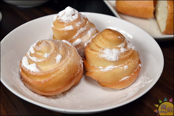 黃金張老甕東北酸菜鍋:台中好吃北方麵食。手工麵食老滷燒雞自家甕醃天然發酵酸白菜道道有驚喜