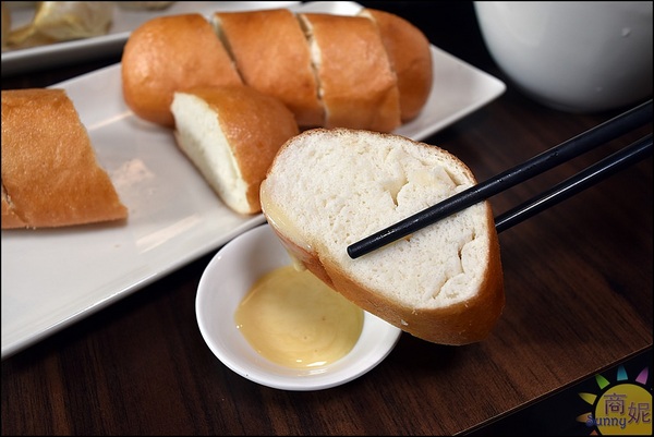 黃金張老甕東北酸菜鍋:台中好吃北方麵食。手工麵食老滷燒雞自家甕醃天然發酵酸白菜道道有驚喜