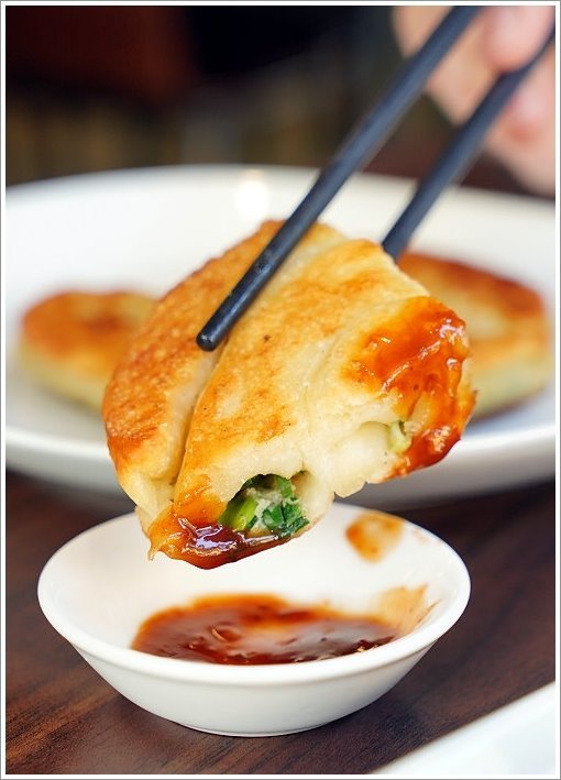 【台中火鍋】黃金張老甕東北酸菜白肉鍋.天然發酵的酸白菜鍋酸甜回甘,超人氣手工麵食點心也推薦!