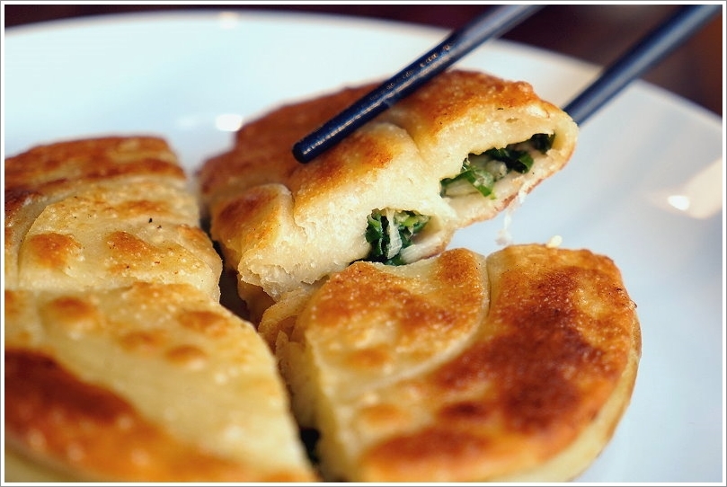 【台中火鍋】黃金張老甕東北酸菜白肉鍋.天然發酵的酸白菜鍋酸甜回甘,超人氣手工麵食點心也推薦!