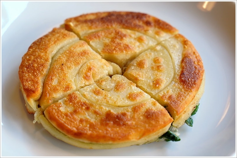 【台中火鍋】黃金張老甕東北酸菜白肉鍋.天然發酵的酸白菜鍋酸甜回甘,超人氣手工麵食點心也推薦!