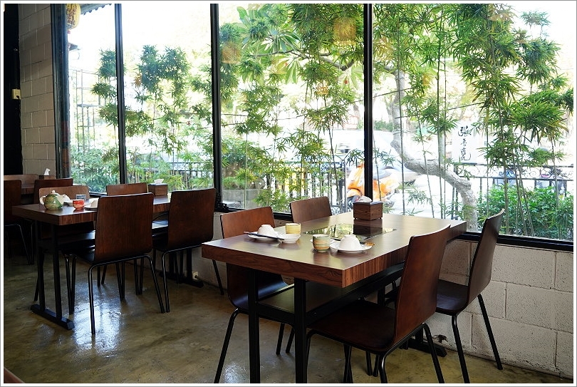 【台中火鍋】黃金張老甕東北酸菜白肉鍋.天然發酵的酸白菜鍋酸甜回甘,超人氣手工麵食點心也推薦!