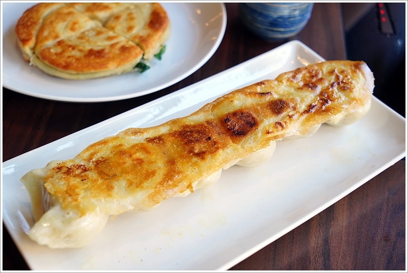 【台中火鍋】黃金張老甕東北酸菜白肉鍋.天然發酵的酸白菜鍋酸甜回甘,超人氣手工麵食點心也推薦!