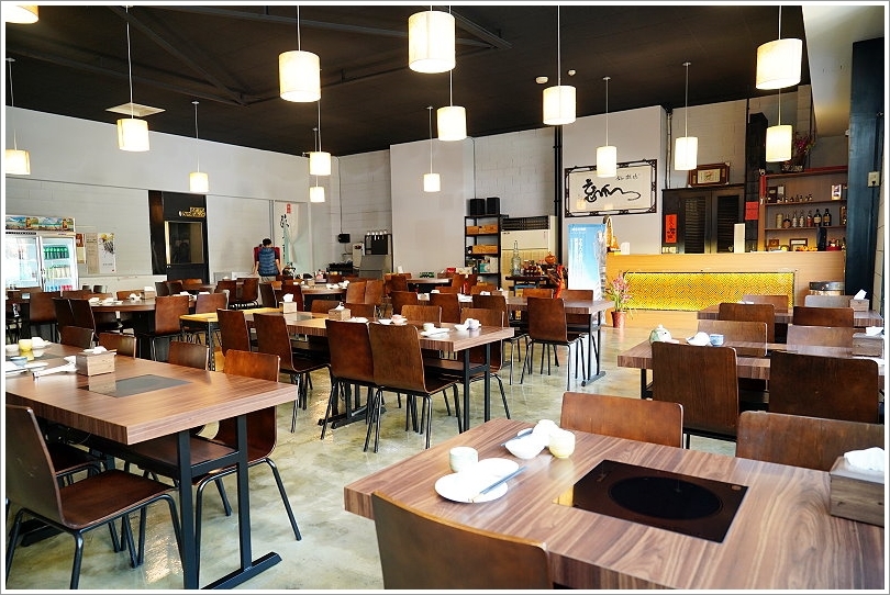 【台中火鍋】黃金張老甕東北酸菜白肉鍋.天然發酵的酸白菜鍋酸甜回甘,超人氣手工麵食點心也推薦!