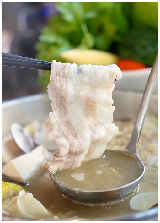 【台中火鍋】黃金張老甕東北酸菜白肉鍋.天然發酵的酸白菜鍋酸甜回甘,超人氣手工麵食點心也推薦!