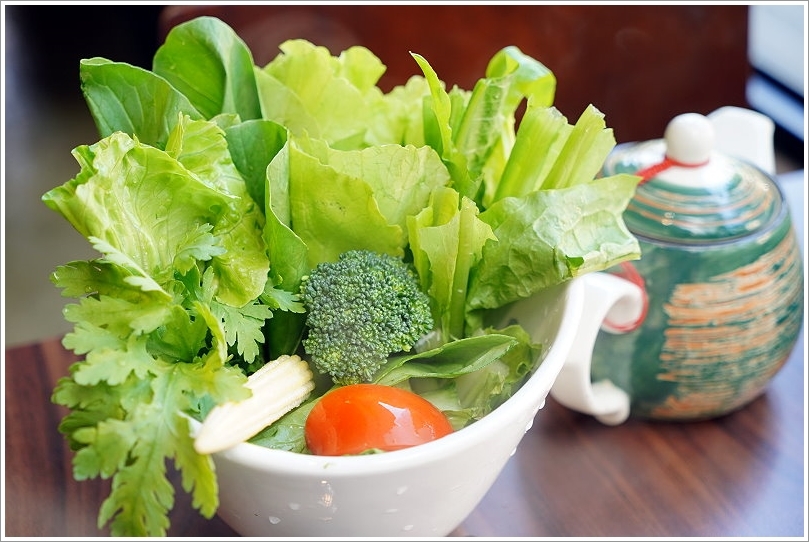 【台中火鍋】黃金張老甕東北酸菜白肉鍋.天然發酵的酸白菜鍋酸甜回甘,超人氣手工麵食點心也推薦!