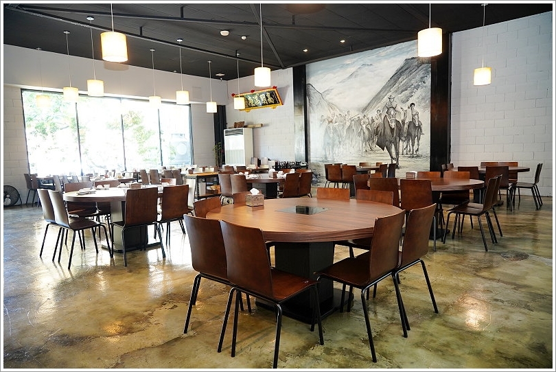 【台中火鍋】黃金張老甕東北酸菜白肉鍋.天然發酵的酸白菜鍋酸甜回甘,超人氣手工麵食點心也推薦!