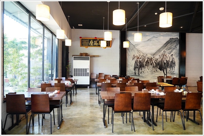 【台中火鍋】黃金張老甕東北酸菜白肉鍋.天然發酵的酸白菜鍋酸甜回甘,超人氣手工麵食點心也推薦!