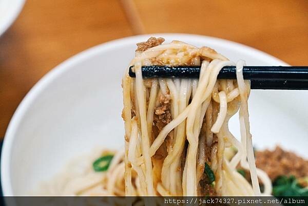 {台中美食}台中市區美食:「麵粉遇到水」,低調到不行的美味麵