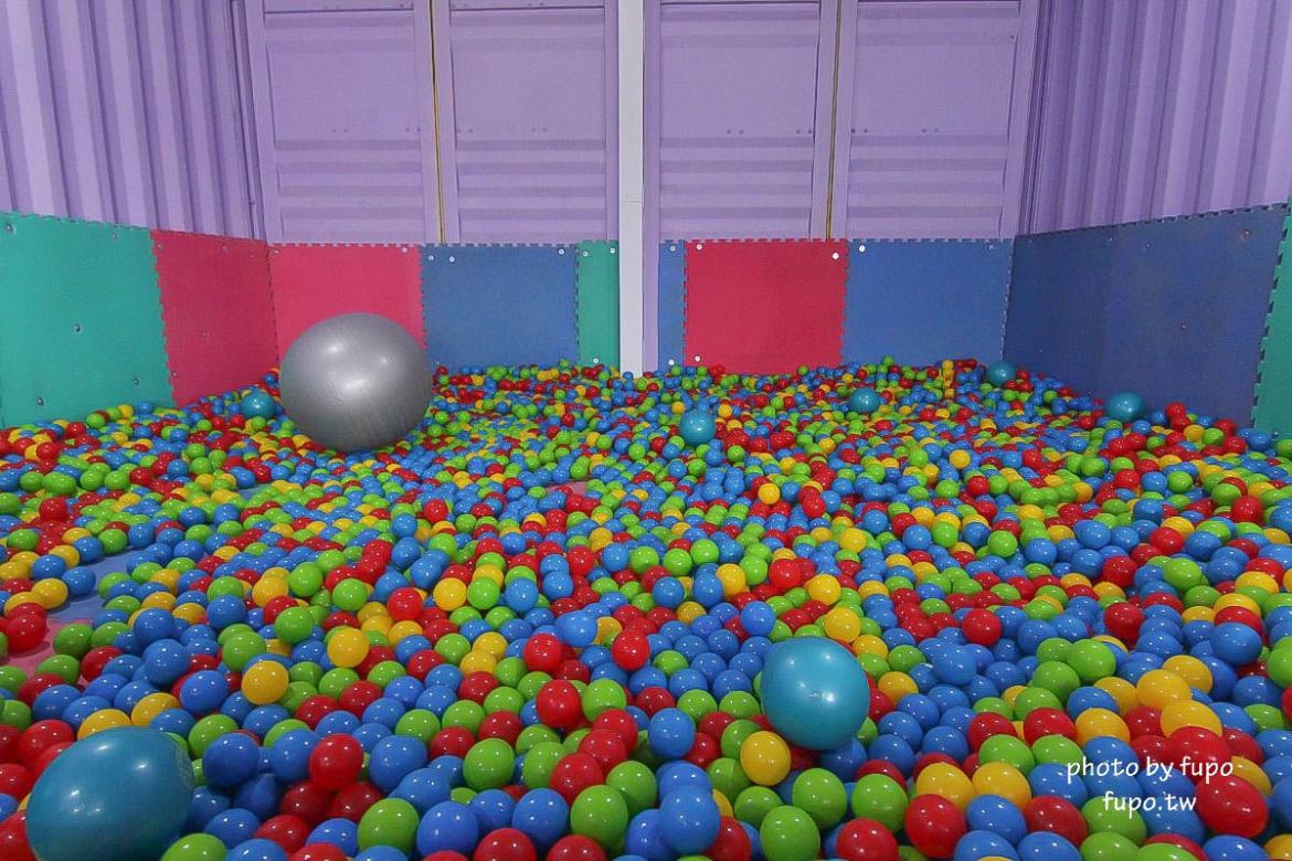 就是要玩！全台最高巨型扭蛋機~2018淡水蛋蛋嘉年華：多款彩色貨櫃進駐,可愛市集,沙堆.球池.扮家家酒組合.DIY,交通,票價,停車場,路線,一日遊