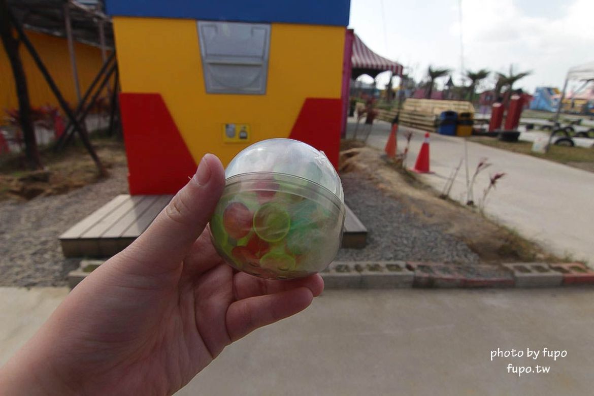 就是要玩！全台最高巨型扭蛋機~2018淡水蛋蛋嘉年華：多款彩色貨櫃進駐,可愛市集,沙堆.球池.扮家家酒組合.DIY,交通,票價,停車場,路線,一日遊
