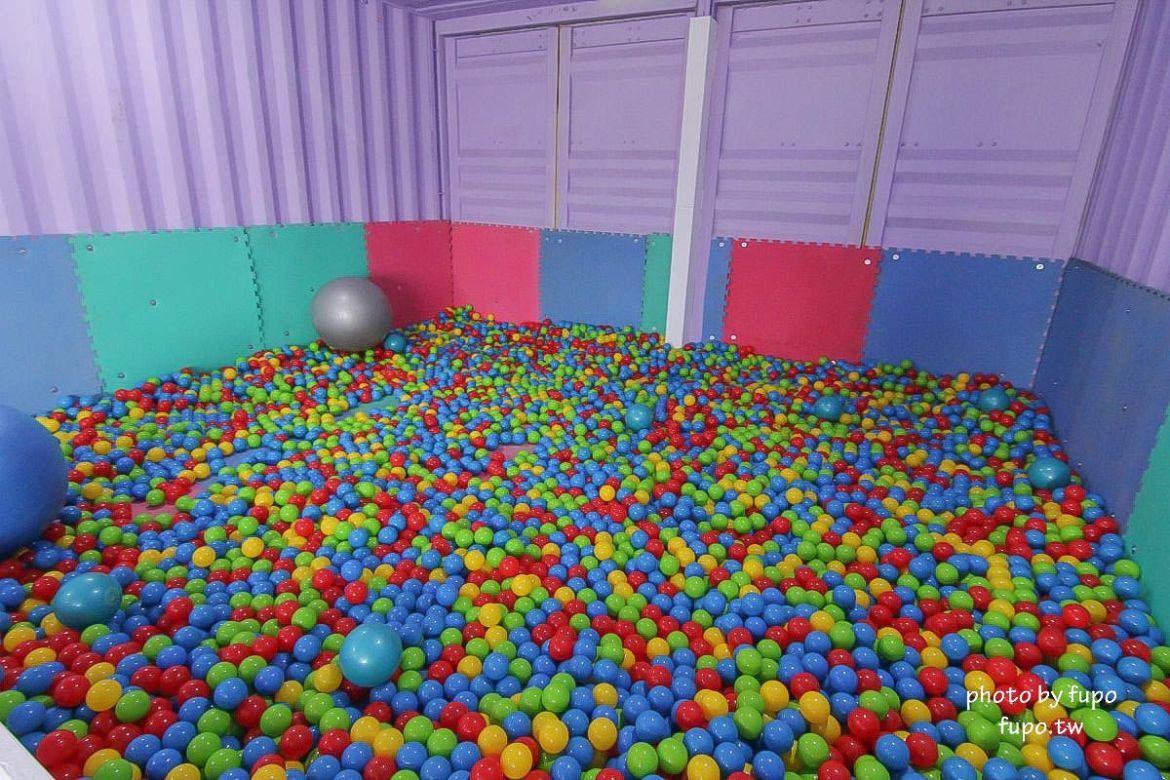 就是要玩！全台最高巨型扭蛋機~2018淡水蛋蛋嘉年華：多款彩色貨櫃進駐,可愛市集,沙堆.球池.扮家家酒組合.DIY,交通,票價,停車場,路線,一日遊