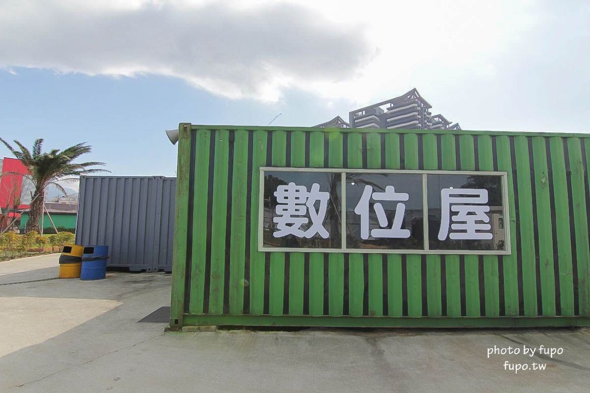 就是要玩！全台最高巨型扭蛋機~2018淡水蛋蛋嘉年華：多款彩色貨櫃進駐,可愛市集,沙堆.球池.扮家家酒組合.DIY,交通,票價,停車場,路線,一日遊