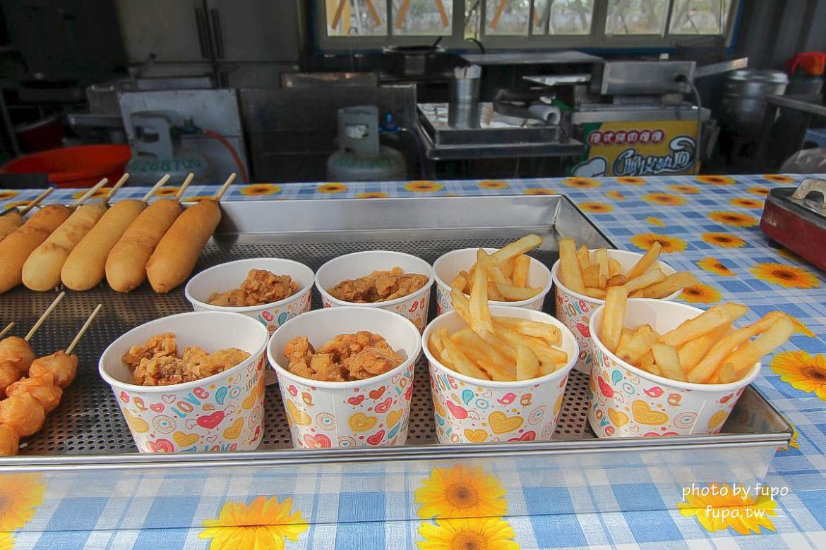 就是要玩！全台最高巨型扭蛋機~2018淡水蛋蛋嘉年華：多款彩色貨櫃進駐,可愛市集,沙堆.球池.扮家家酒組合.DIY,交通,票價,停車場,路線,一日遊