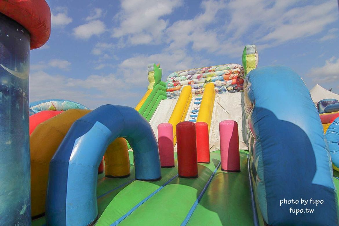 就是要玩！全台最高巨型扭蛋機~2018淡水蛋蛋嘉年華：多款彩色貨櫃進駐,可愛市集,沙堆.球池.扮家家酒組合.DIY,交通,票價,停車場,路線,一日遊