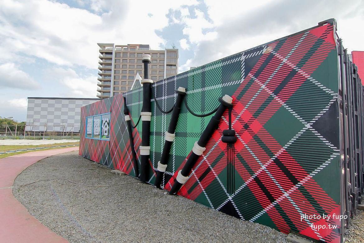 就是要玩！全台最高巨型扭蛋機~2018淡水蛋蛋嘉年華：多款彩色貨櫃進駐,可愛市集,沙堆.球池.扮家家酒組合.DIY,交通,票價,停車場,路線,一日遊