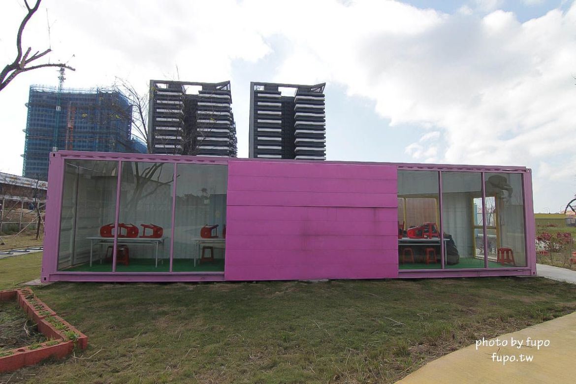 就是要玩！全台最高巨型扭蛋機~2018淡水蛋蛋嘉年華：多款彩色貨櫃進駐,可愛市集,沙堆.球池.扮家家酒組合.DIY,交通,票價,停車場,路線,一日遊