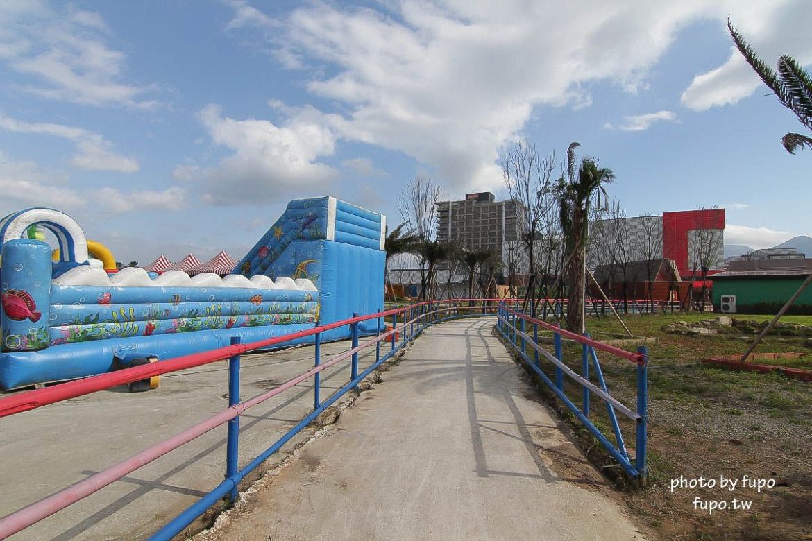 就是要玩！全台最高巨型扭蛋機~2018淡水蛋蛋嘉年華：多款彩色貨櫃進駐,可愛市集,沙堆.球池.扮家家酒組合.DIY,交通,票價,停車場,路線,一日遊